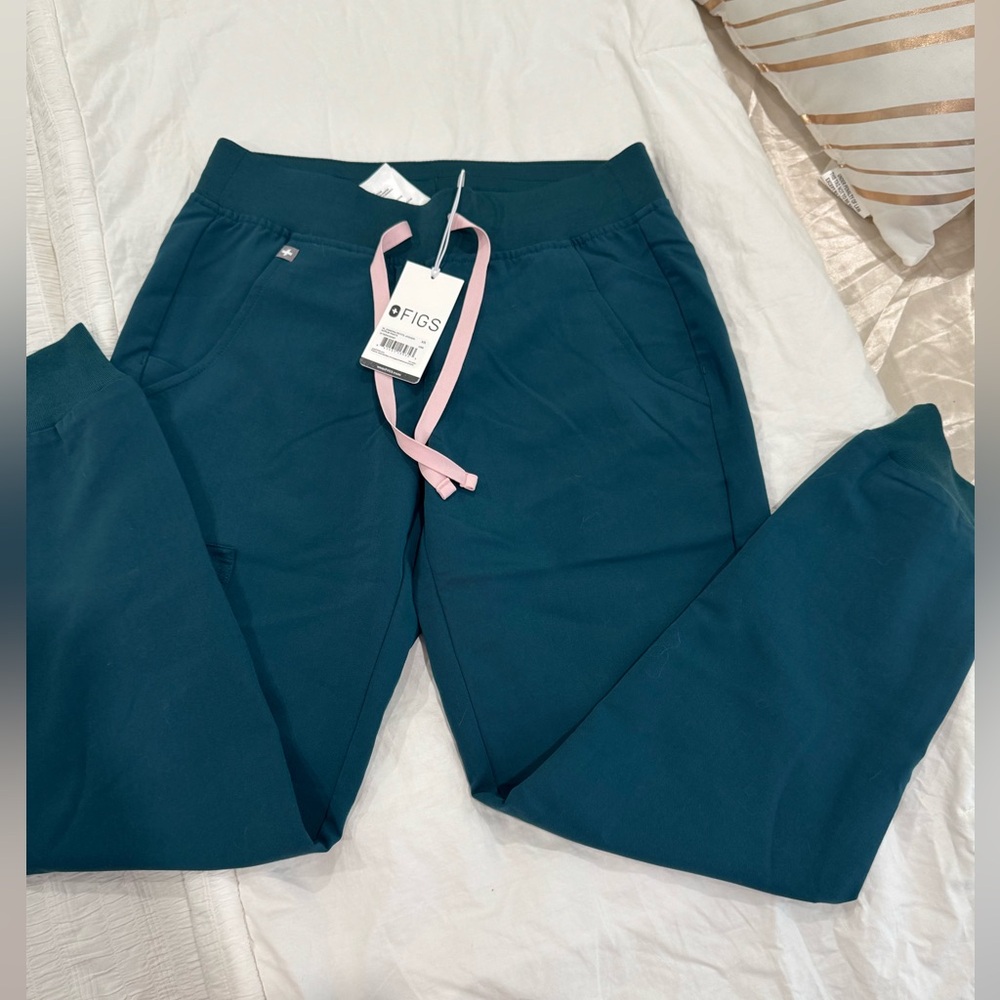 Figs Women's Caribbean Blue
Zamora™ - Petite Jogger Scrub
Pants